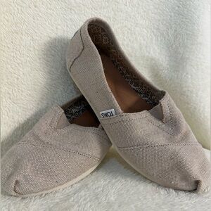 Tom’s Canvas flats